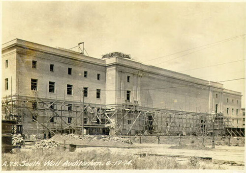 [Construction of San Francisco Civic Auditorium - south wall]