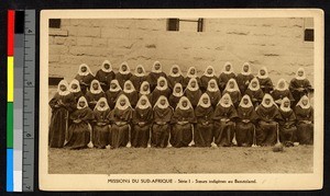 Indigenous nuns assembled before a building, South Africa, ca.1920-1940