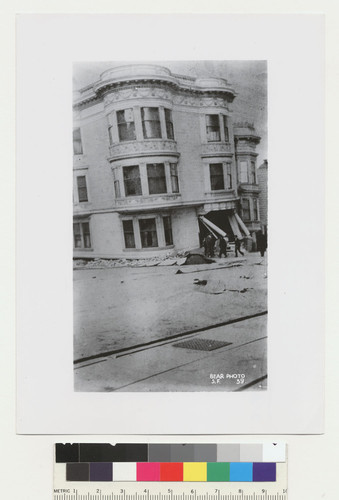[Residence at Nineteenth and Lapidge Sts., sunk into ground over former Lake McCoppin. No. 59.]