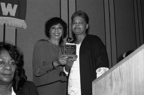 Gertrude Gipson Penland receiving an award from Doris Colly, Los Angeles, 1989