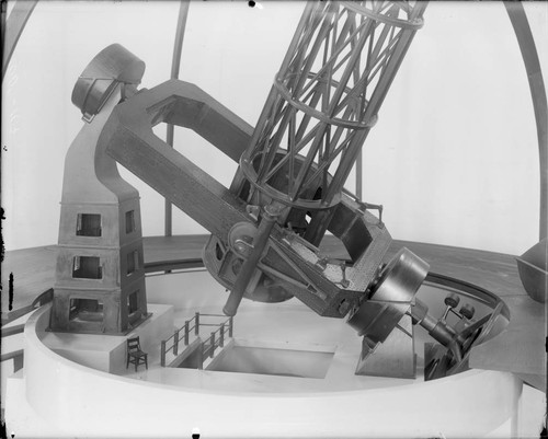 Model of the Hooker 100-inch reflecting telescope, closeup