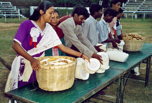 Nordindien. Fra 50 års jubilæum i NELC, november 2000. Bespisning af 5000 deltagere klargøres
