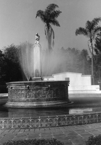 Beverly Gardens Park fountain