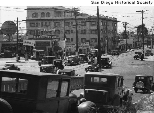 Automobiles in the intersection of Park Boulevard and University Avenue
