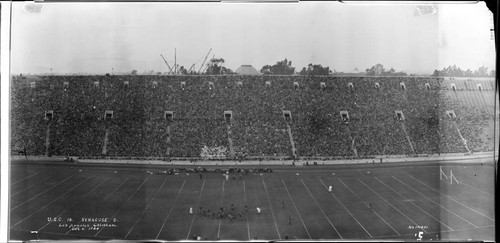 Football game, Syracuse University and University of Southern California, Los Angeles Coliseum, Los Angeles. December 6, 1924