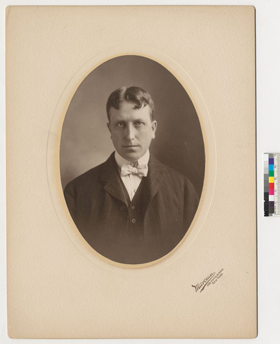 Oval portrait William Randolph Hearst, Sr