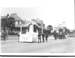 Fourth of July Parade including a California Poppy float, Petaluma, California, in 1910