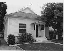 Queen Anne cottage house in the Pitt Addition, at 690 Petaluma Avenue, Sebastopol, California, 1993