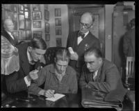 Welby Hunt, murderer of C. Ivy Toms, with George Contreras and handwritting experts, Los Angeles, 1928