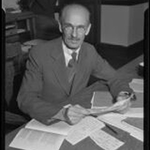 Judge Gavin W. Craig at his desk, Los Angeles, 1930s — Calisphere