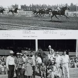 Photo finish and Winner's Circle for #4 horse 