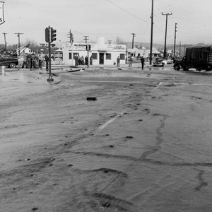 Los Angeles River flood in Burbank, 1938 — Calisphere