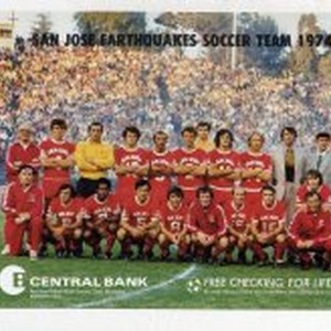 三国対抗 記念メダルバッジとチケット半券 1967年 朝日国際サッカー大会