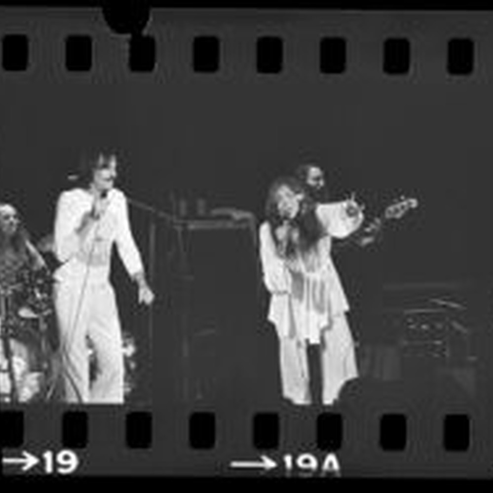 James Taylor and Carly Simon performing onstage in Los