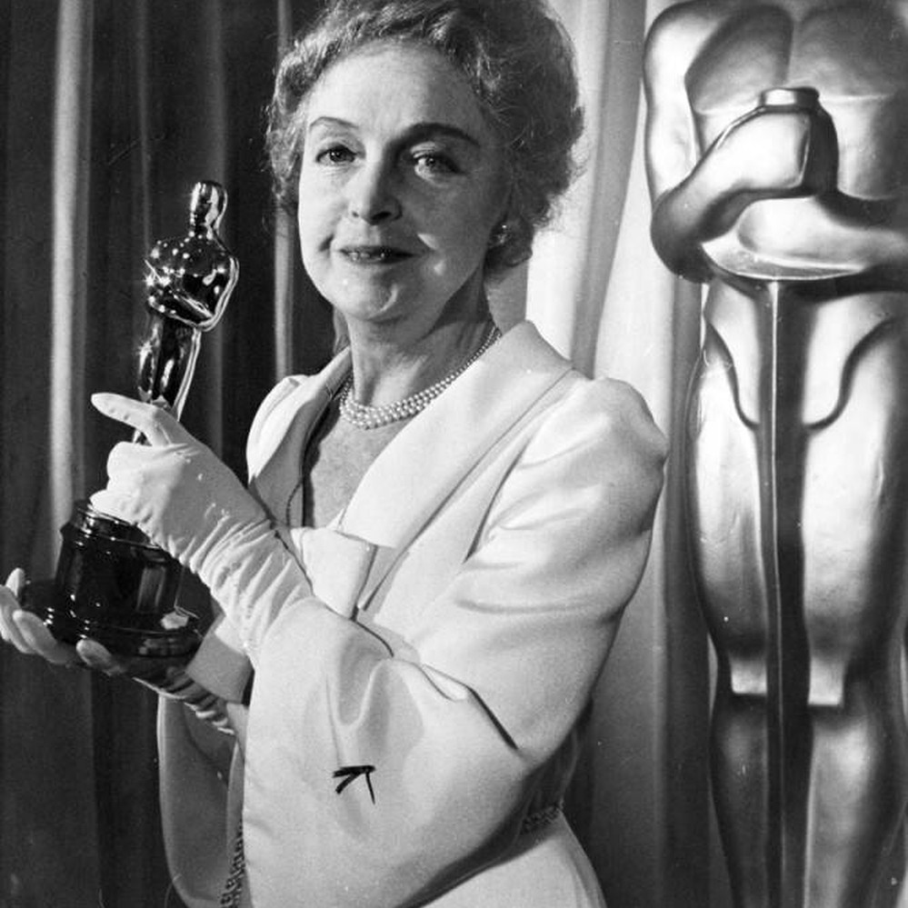 Lillian Gish with Academy Award — Calisphere, image size:999x999