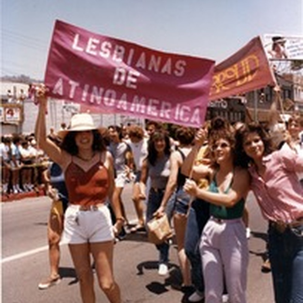 Latino lesbian women at the Los Angeles gay pride parade — Calisphere