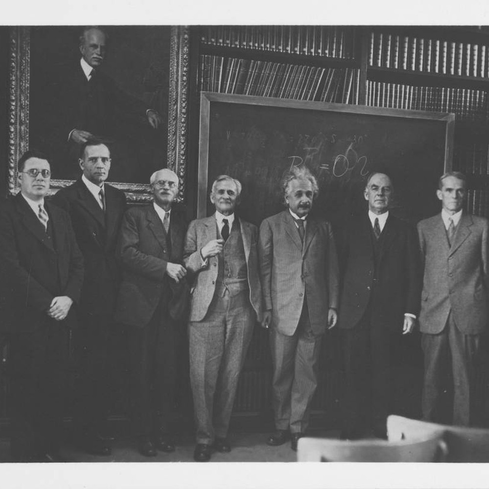 Edwin Powell Hubble, Albert Einstein and five others gathered at the Hale  Library, Pasadena — Calisphere, image size:999x999